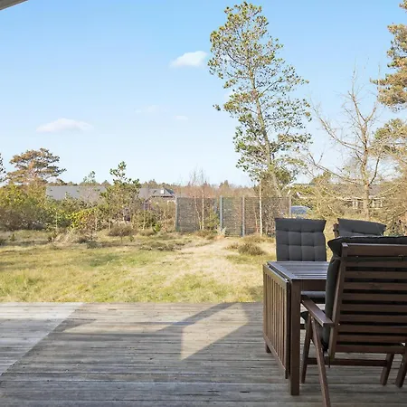 Stunning In With Kitchen Holiday home *